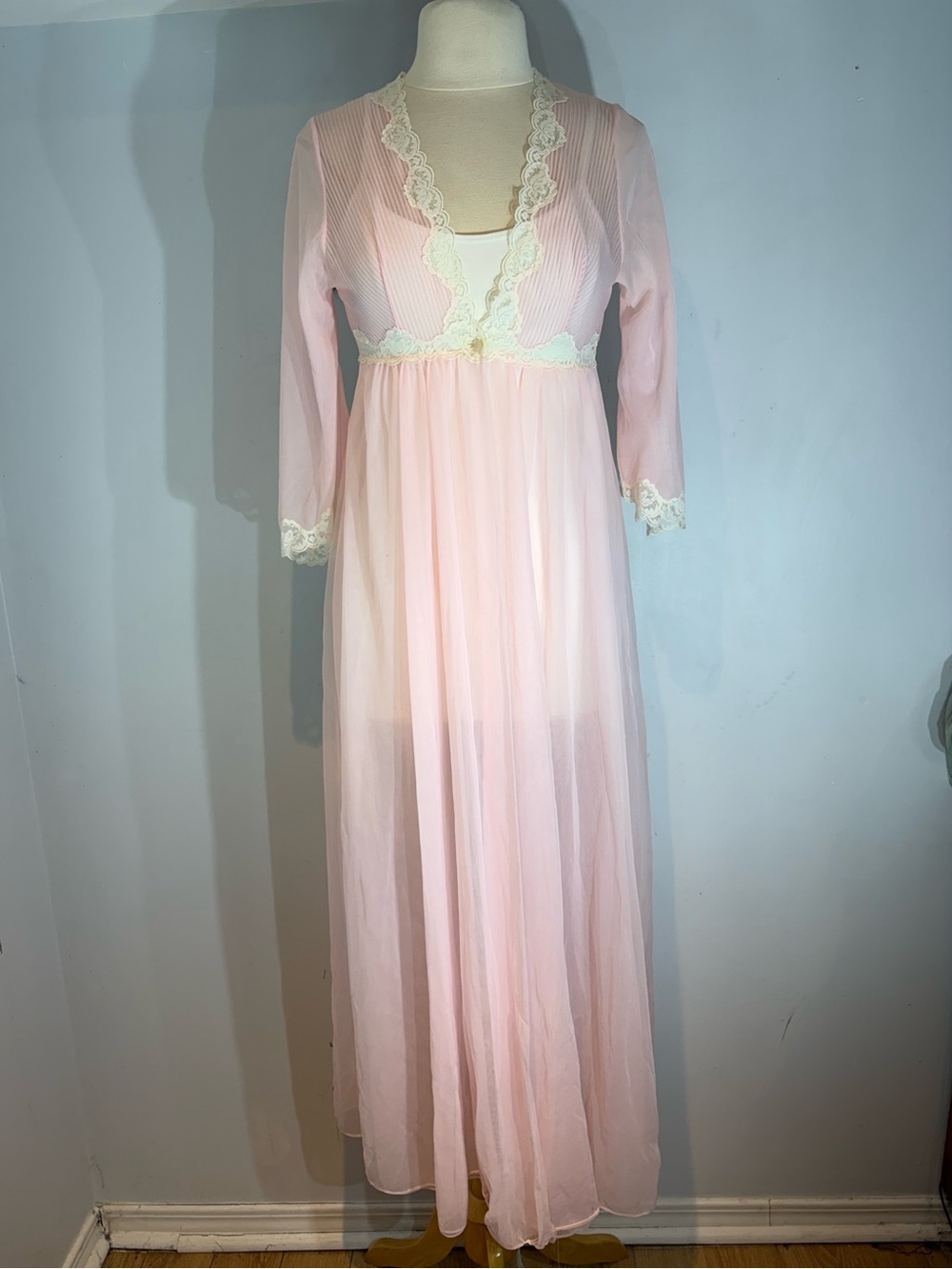 Vintage Lov Lee Montreal Pink Lace Peignoir Robe Medium